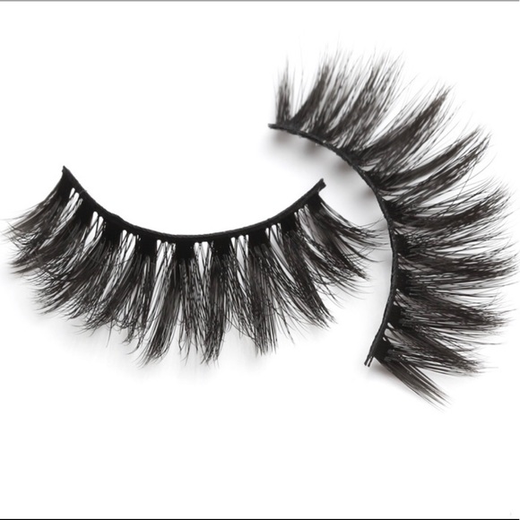 Lashes - Picture 3 of 3